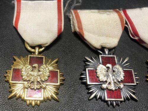 Комплект Хрестів «Заслуги Польського Червоного Хреста» 1,2,3 ступеня, Польща Комплект Хрестів «Заслуги Польського Червоного Хреста» 1,2,3 ступеня, Польща