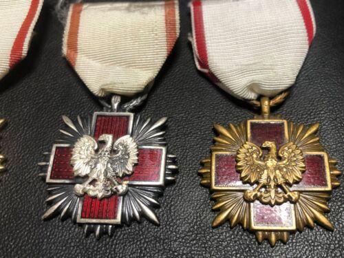 Комплект Хрестів «Заслуги Польського Червоного Хреста» 1,2,3 ступеня, Польща Комплект Хрестів «Заслуги Польського Червоного Хреста» 1,2,3 ступеня, Польща