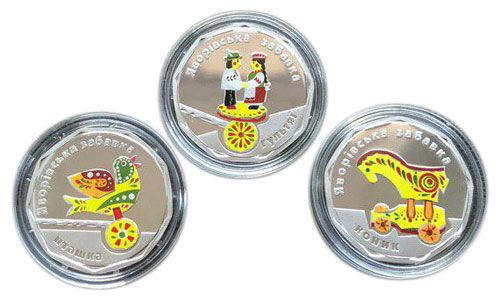 Набір срібних пам'ятних монет 2 гривні 2019 року «Яворівська забавка» Пташка, Коник, Гультяї - 3 шт. в сувенірній упаковці Набір срібних пам'ятних монет 2 гривні 2019 року «Яворівська забавка» Пташка, Коник, Гультяї - 3 шт. в сувенірній упаковці