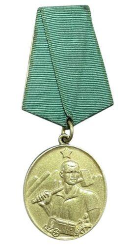 Медаль Праці. Албанія