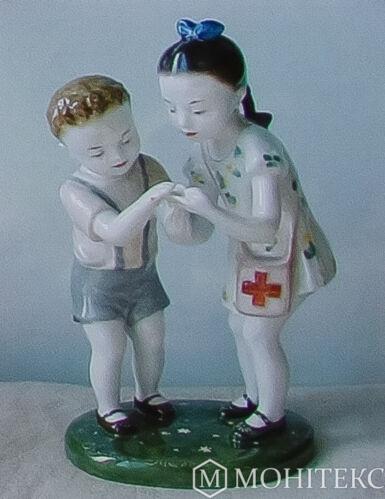 Статуетка Санітарка