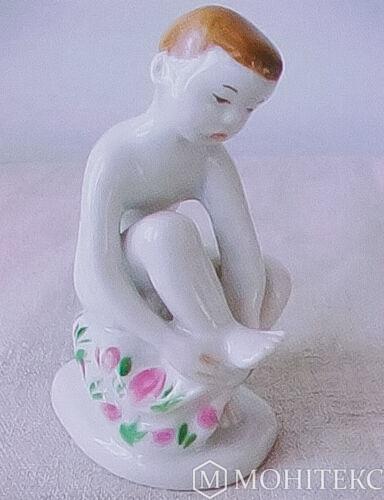 Статуетка хлопчик з рушником