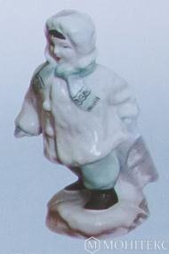 Статуетка хлопчик з санками