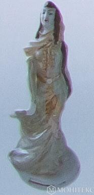 Статуетка Дівчина в національному костюмі