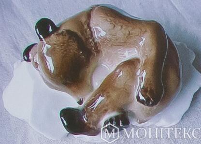 Статуетка сплячий ведмідь на пні