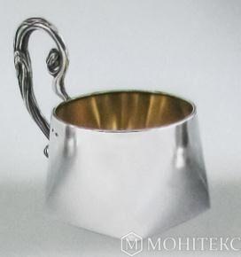 Срібний підстаканник у формі туеска